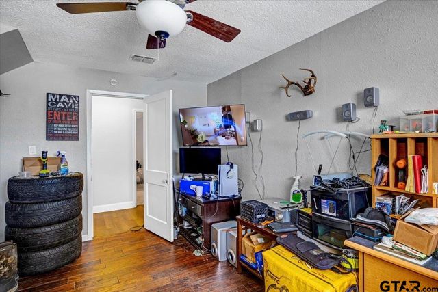 407 S Baker St, Lindale, TX 75771