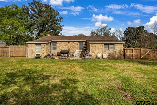 407 S Baker St, Lindale, TX 75771