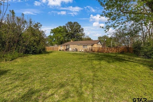 407 S Baker St, Lindale, TX 75771