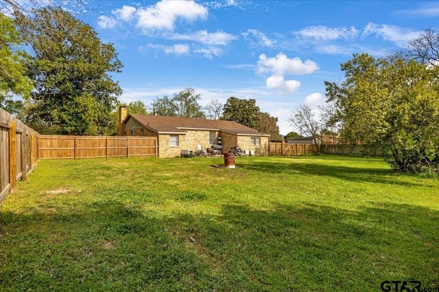 407 S Baker St, Lindale, TX 75771