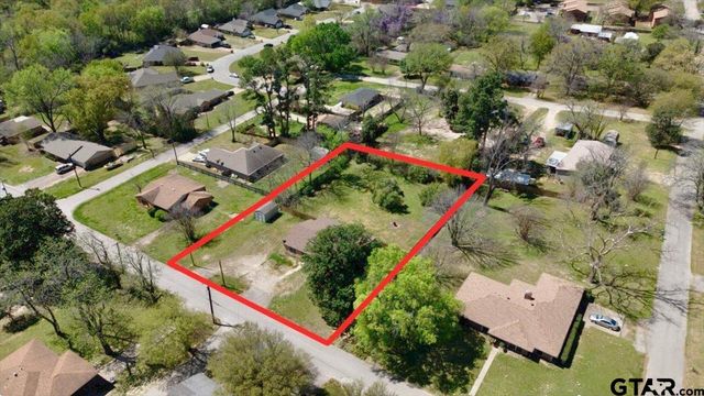 407 S Baker St, Lindale, TX 75771
