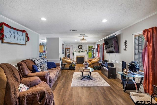 407 S Baker St, Lindale, TX 75771