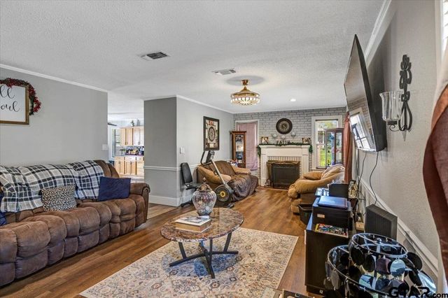 407 S Baker St, Lindale, TX 75771