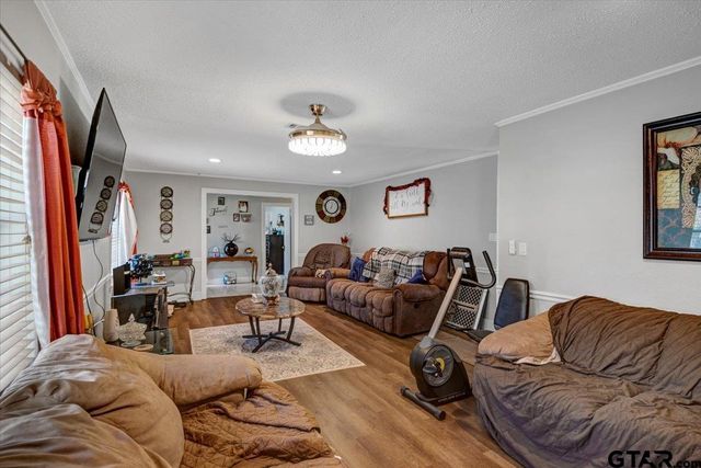 407 S Baker St, Lindale, TX 75771