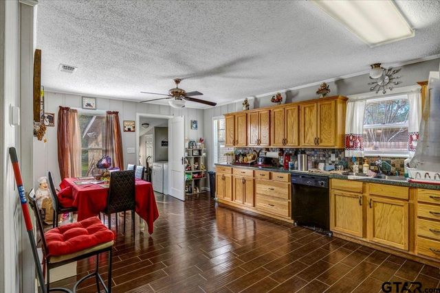 407 S Baker St, Lindale, TX 75771