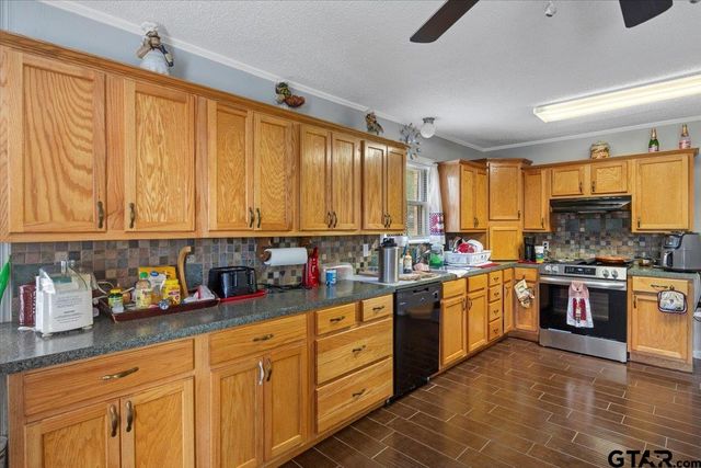 407 S Baker St, Lindale, TX 75771