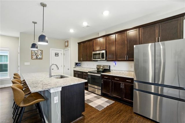 102 Mizzen Quarter LOOP, Yorktown, VA 23693