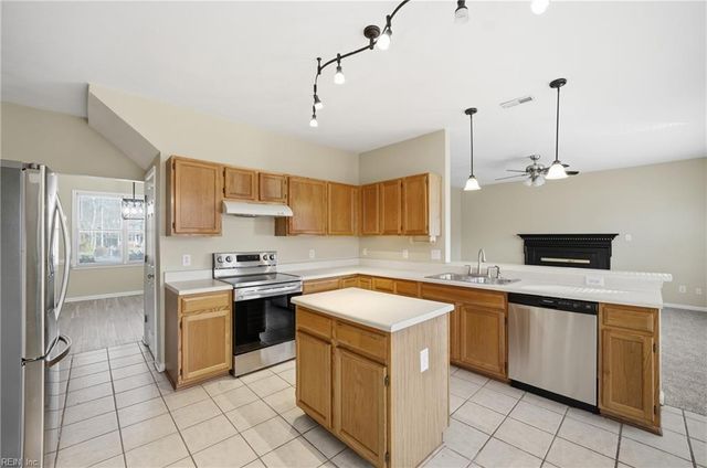 1009 Friar Tuck CT, Chesapeake, VA 23323