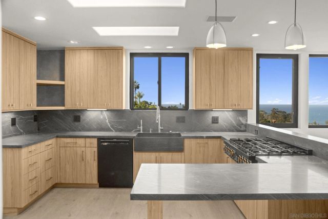 1846 Castellana Rd, La Jolla, CA 92037