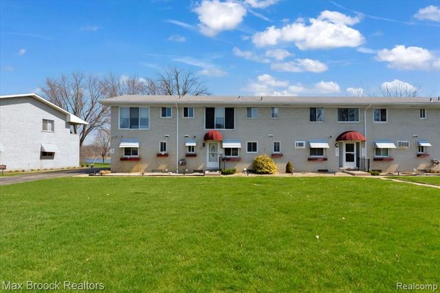 26902 Sandy Hill Court 15, New Hudson, MI 48165