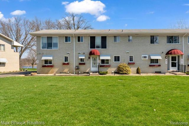 26902 Sandy Hill Court 15, New Hudson, MI 48165