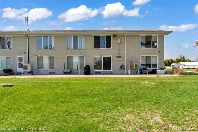 26902 Sandy Hill Court 15, New Hudson, MI 48165