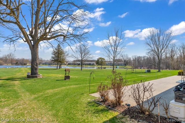 26902 Sandy Hill Court 15, New Hudson, MI 48165