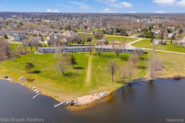 26902 Sandy Hill Court 15, New Hudson, MI 48165