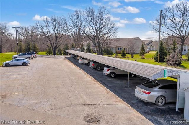 26902 Sandy Hill Court 15, New Hudson, MI 48165