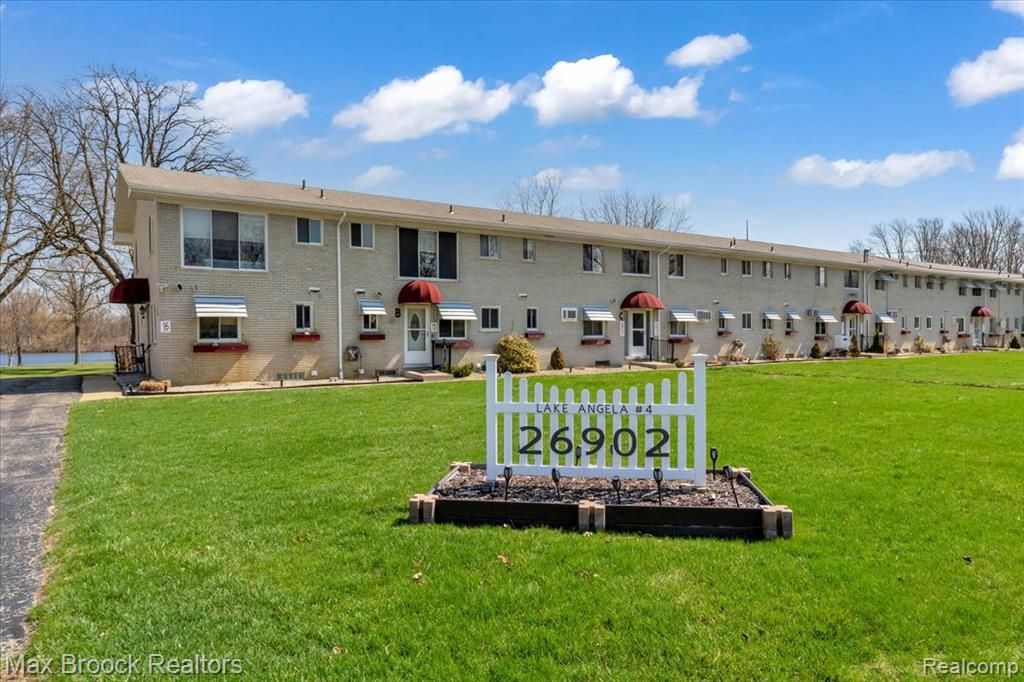 26902 Sandy Hill Court 15, New Hudson, MI 48165