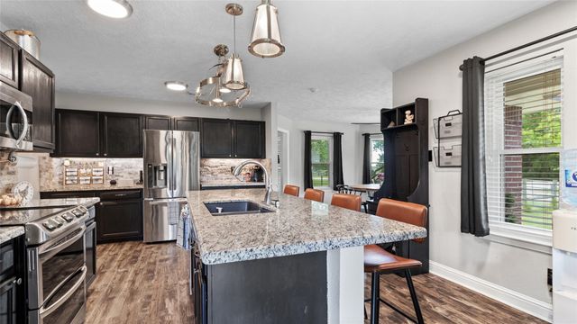 7460 Commander Roland Drive, Hitchcock, TX 77563