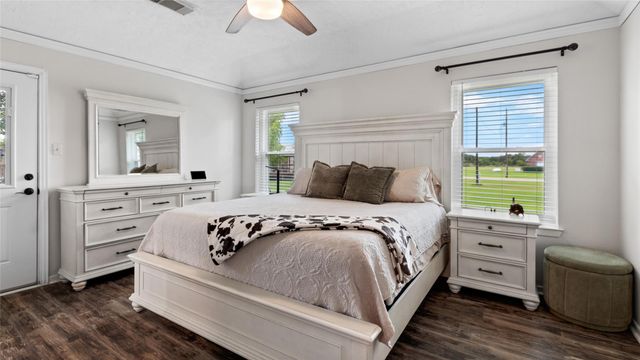 7460 Commander Roland Drive, Hitchcock, TX 77563