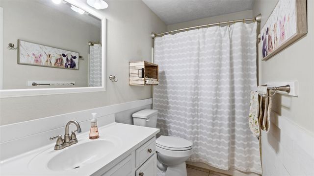7460 Commander Roland Drive, Hitchcock, TX 77563