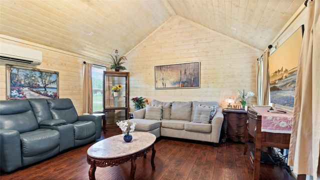 7460 Commander Roland Drive, Hitchcock, TX 77563
