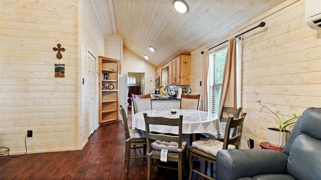 7460 Commander Roland Drive, Hitchcock, TX 77563
