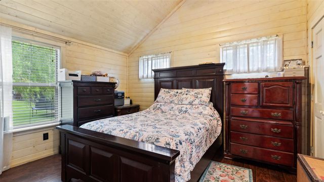 7460 Commander Roland Drive, Hitchcock, TX 77563