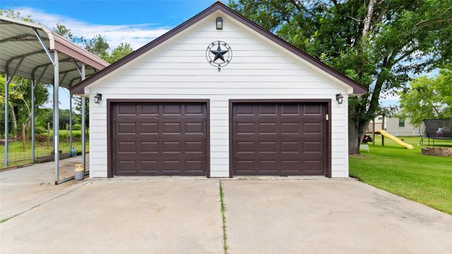 7460 Commander Roland Drive, Hitchcock, TX 77563