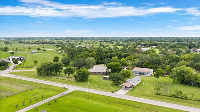 7460 Commander Roland Drive, Hitchcock, TX 77563