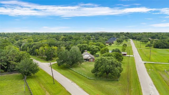 7460 Commander Roland Drive, Hitchcock, TX 77563