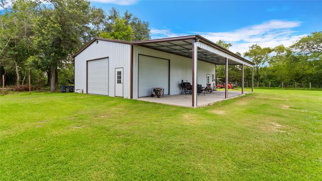 7460 Commander Roland Drive, Hitchcock, TX 77563