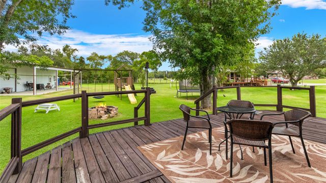 7460 Commander Roland Drive, Hitchcock, TX 77563