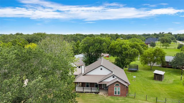 7460 Commander Roland Drive, Hitchcock, TX 77563