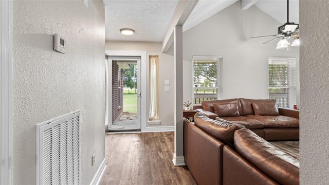 7460 Commander Roland Drive, Hitchcock, TX 77563