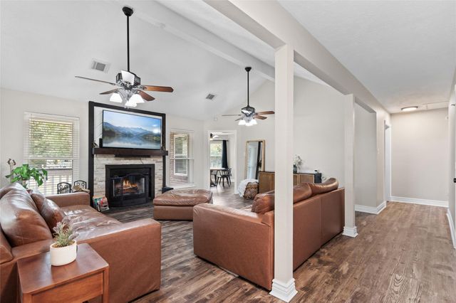 7460 Commander Roland Drive, Hitchcock, TX 77563