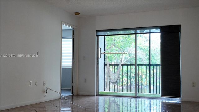 2236 N Cypress Bend Dr 207, Pompano Beach, FL 33069