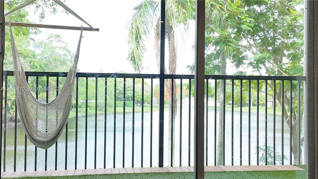 2236 N Cypress Bend Dr 207, Pompano Beach, FL 33069
