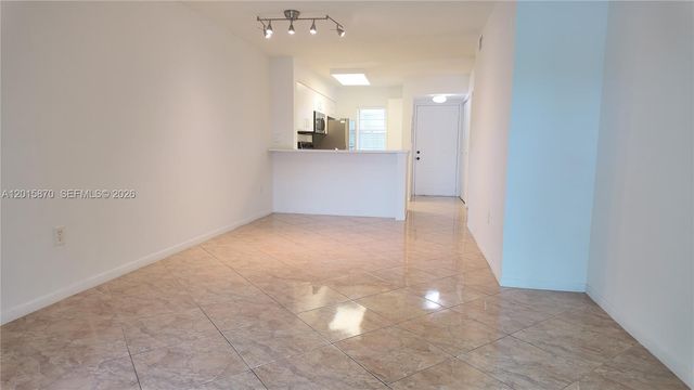 2236 N Cypress Bend Dr 207, Pompano Beach, FL 33069