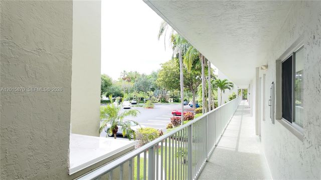 2236 N Cypress Bend Dr 207, Pompano Beach, FL 33069