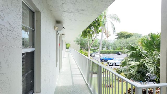 2236 N Cypress Bend Dr 207, Pompano Beach, FL 33069