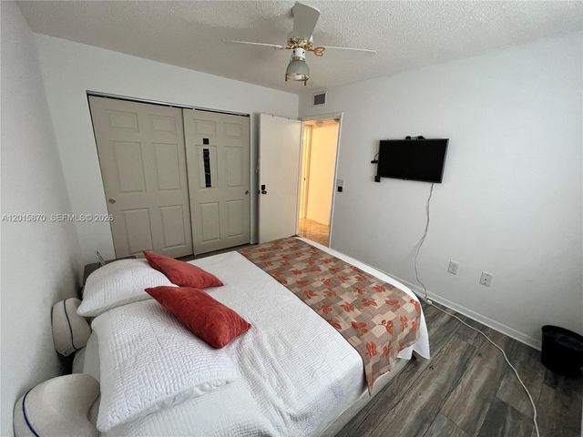 2236 N Cypress Bend Dr 207, Pompano Beach, FL 33069