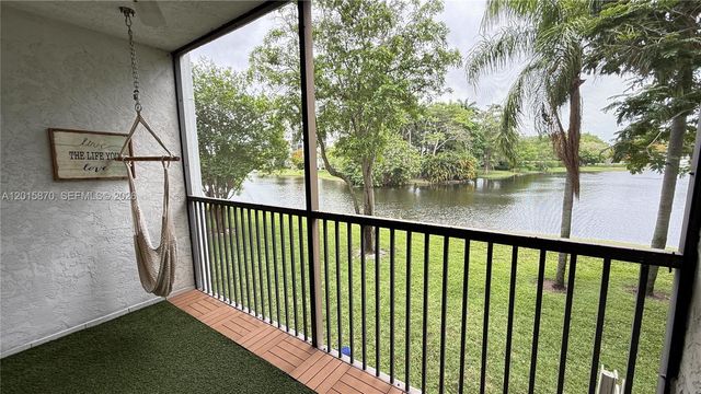 2236 N Cypress Bend Dr 207, Pompano Beach, FL 33069