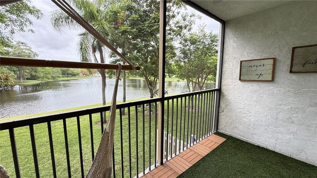 2236 N Cypress Bend Dr 207, Pompano Beach, FL 33069