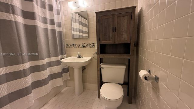 2236 N Cypress Bend Dr 207, Pompano Beach, FL 33069