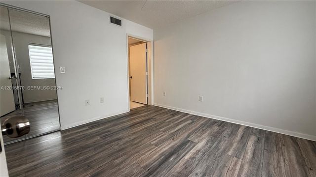 2236 N Cypress Bend Dr 207, Pompano Beach, FL 33069