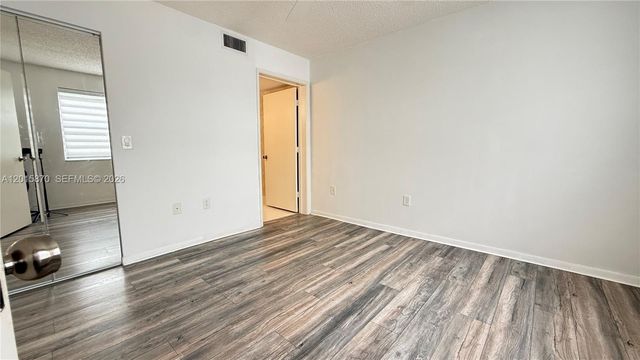 2236 N Cypress Bend Dr 207, Pompano Beach, FL 33069