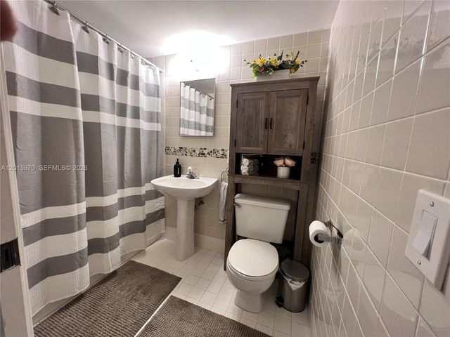 2236 N Cypress Bend Dr 207, Pompano Beach, FL 33069