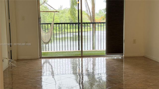 2236 N Cypress Bend Dr 207, Pompano Beach, FL 33069