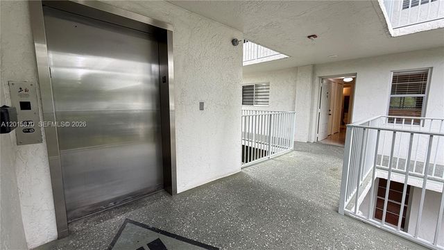 2236 N Cypress Bend Dr 207, Pompano Beach, FL 33069