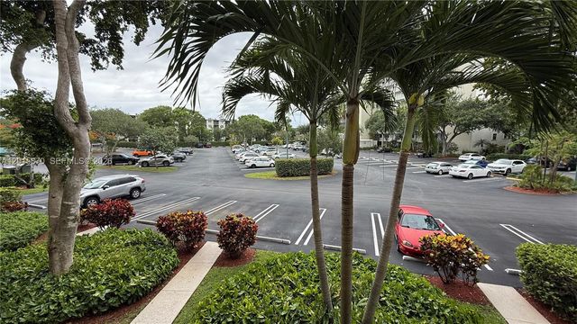 2236 N Cypress Bend Dr 207, Pompano Beach, FL 33069