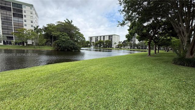2236 N Cypress Bend Dr 207, Pompano Beach, FL 33069